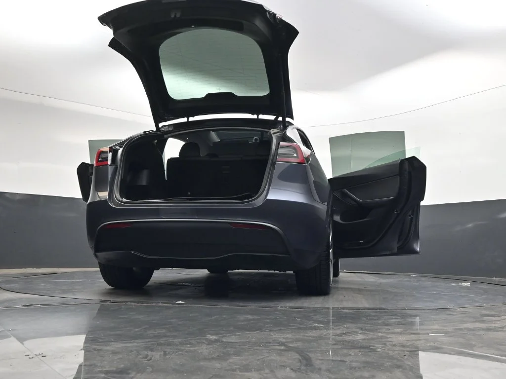 Used 2021  Tesla Long Range image 36