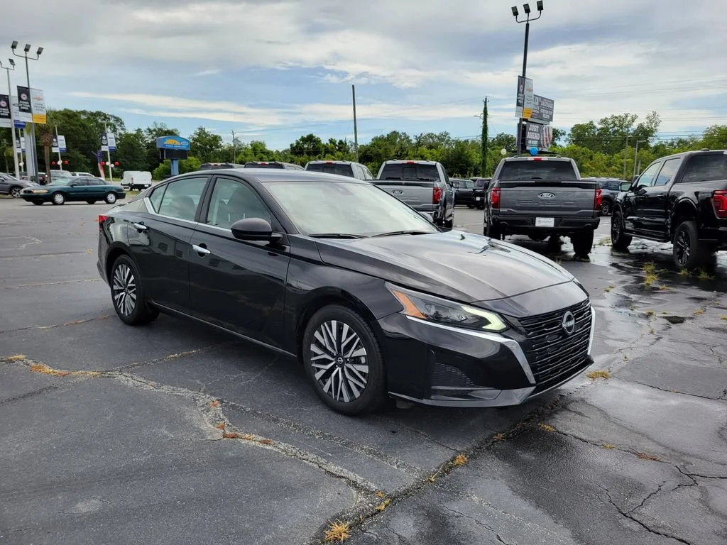 Used 2024 Black Nissan 2.5 SV image 7