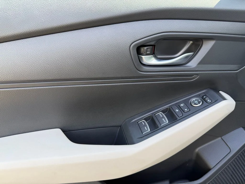 New 2026 Platinum White Pearl Honda LX image 12