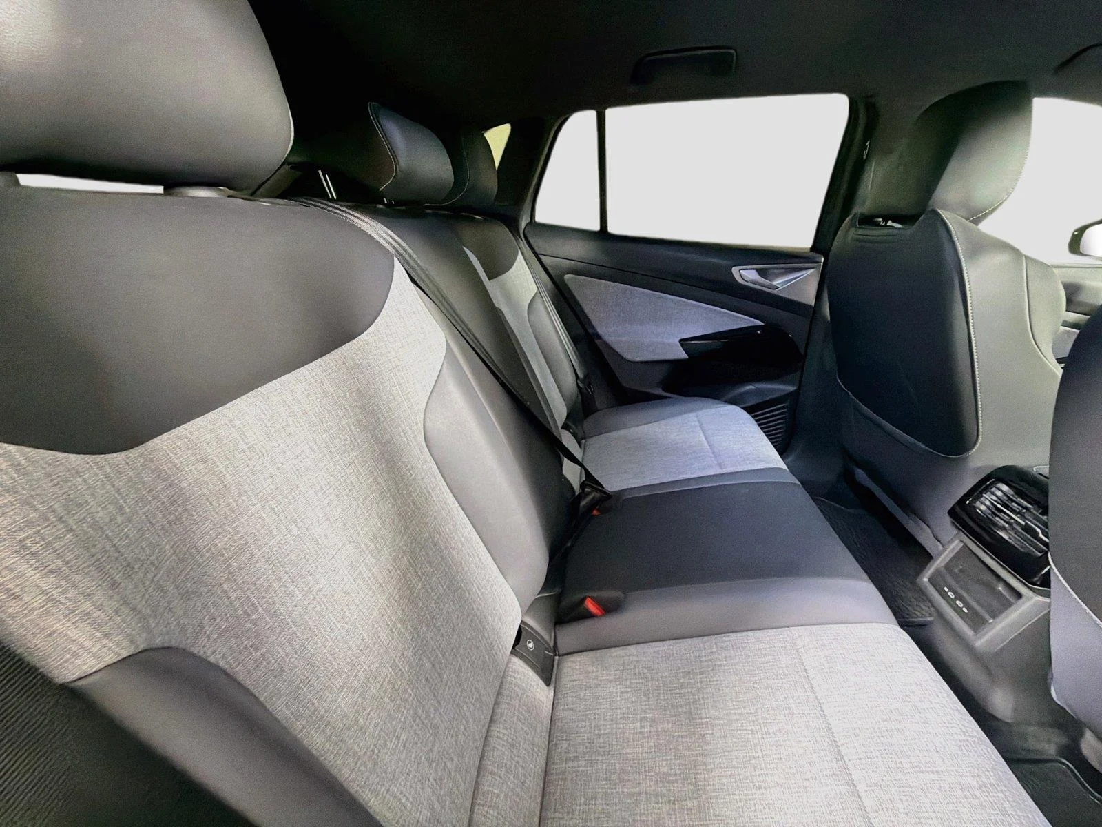 Certified Used 2025 Pure Gray Volkswagen Pro image 25
