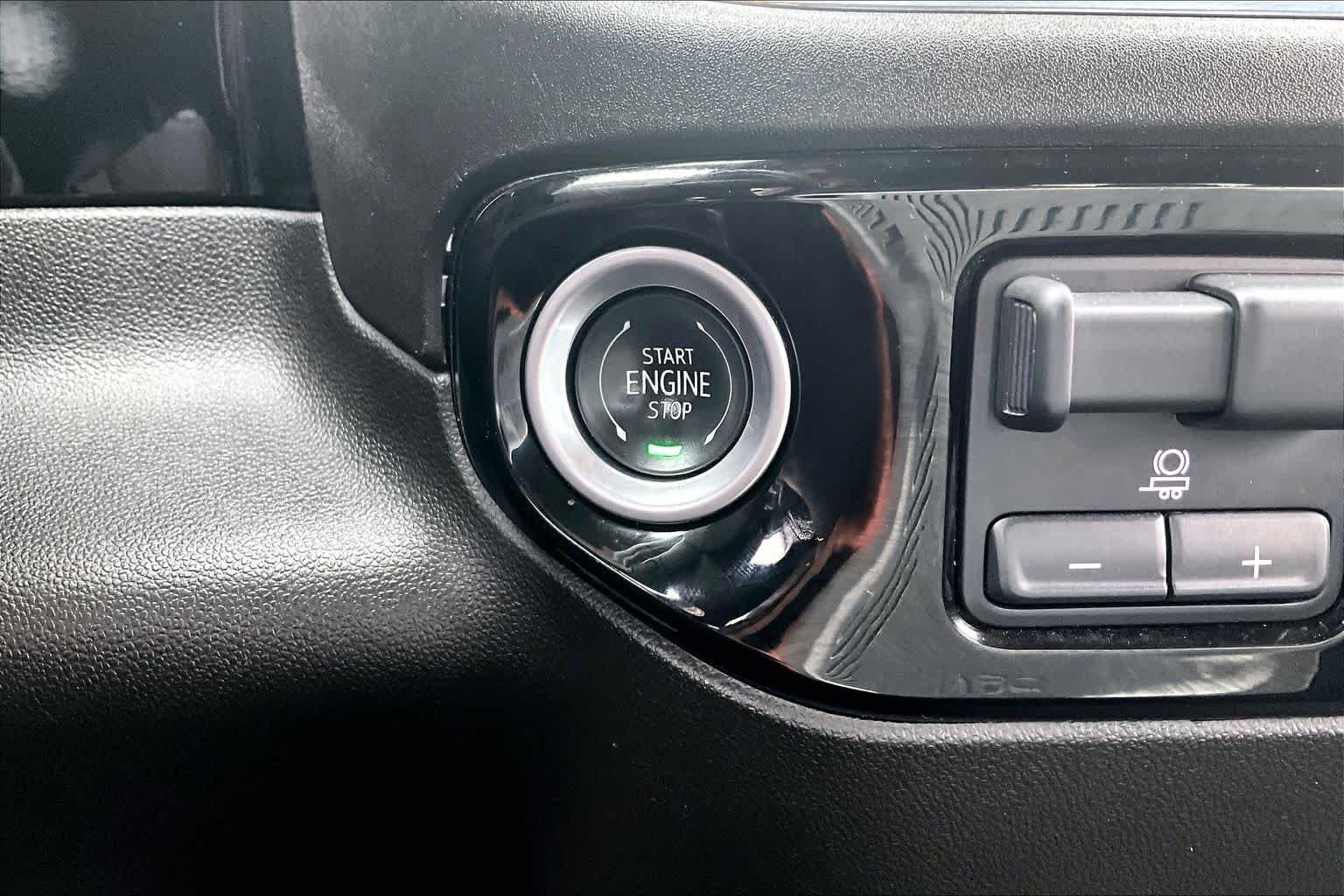 Used 2023 Sterling Metallic GMC AT4X image 35