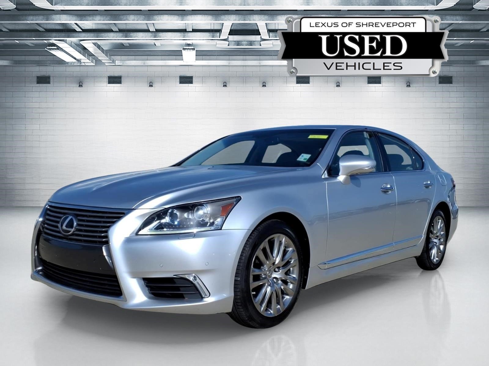 Used 2016 Atomic Silver Lexus Base image 1