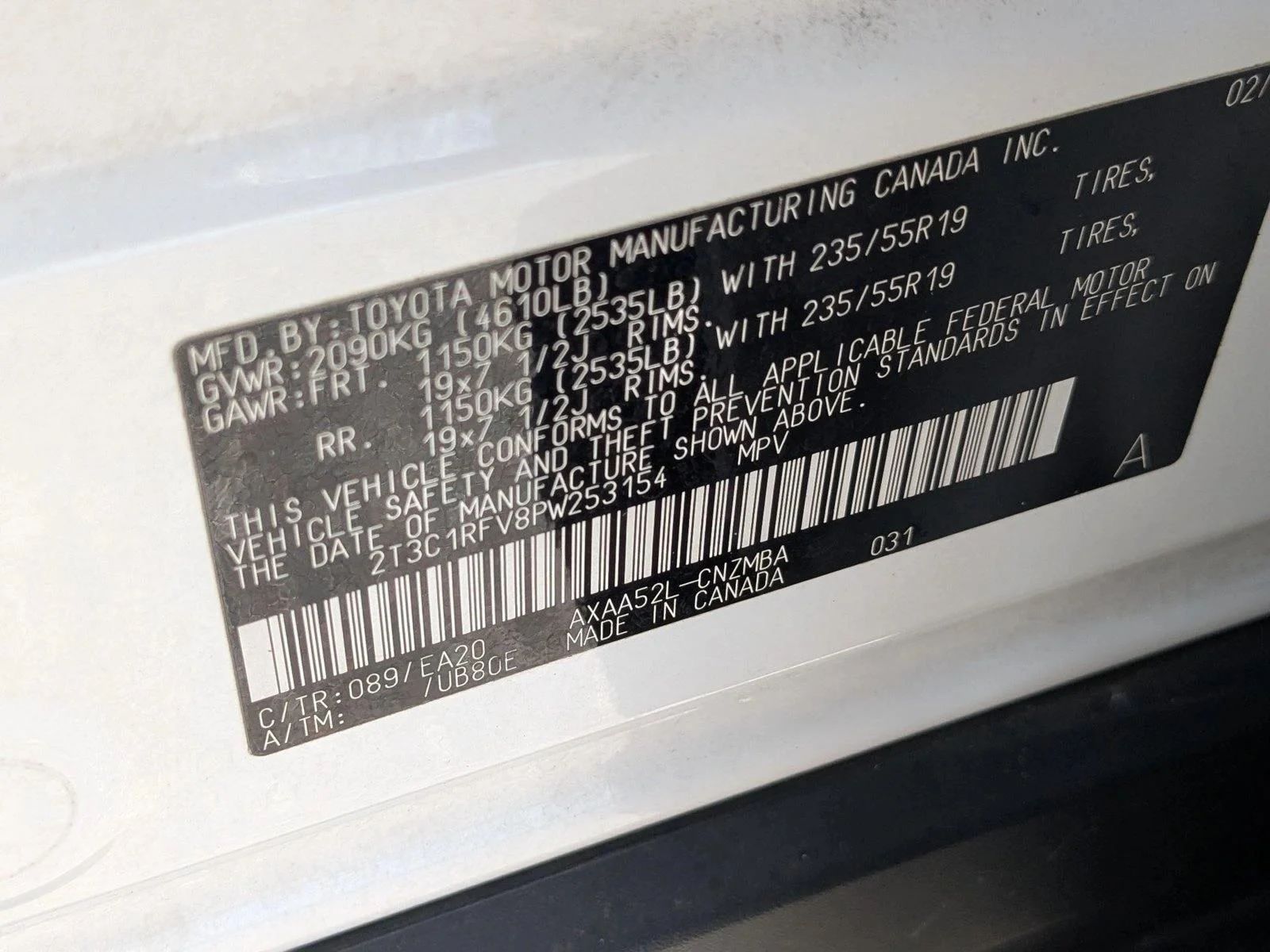 Used 2023 White Toyota XLE Premium image 22