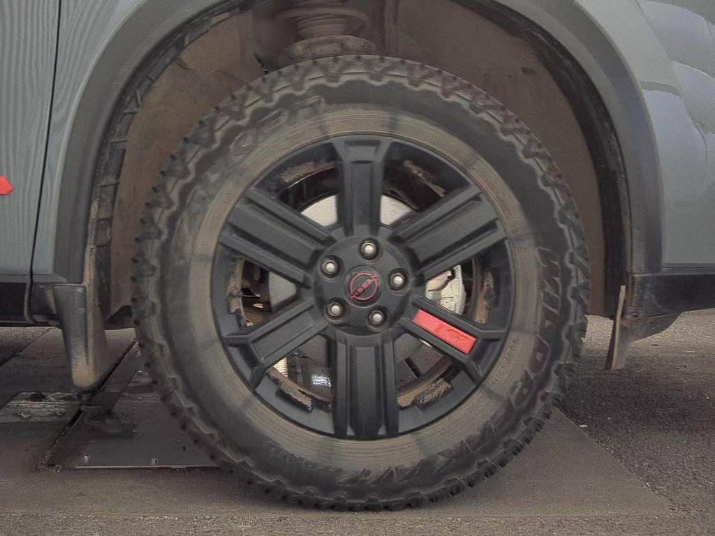 Used 2025 Boulder Gray Pearl Nissan Rock Creek image 14