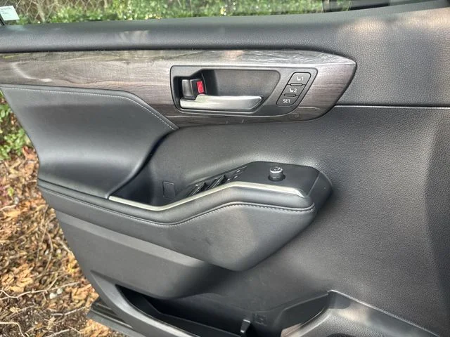 Used 2022  Toyota Platinum image 31