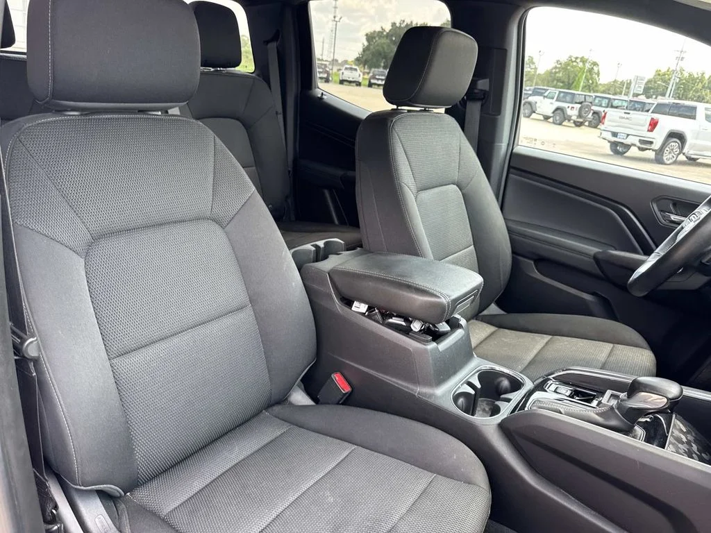 Used 2024 Silver GMC Elevation image 28