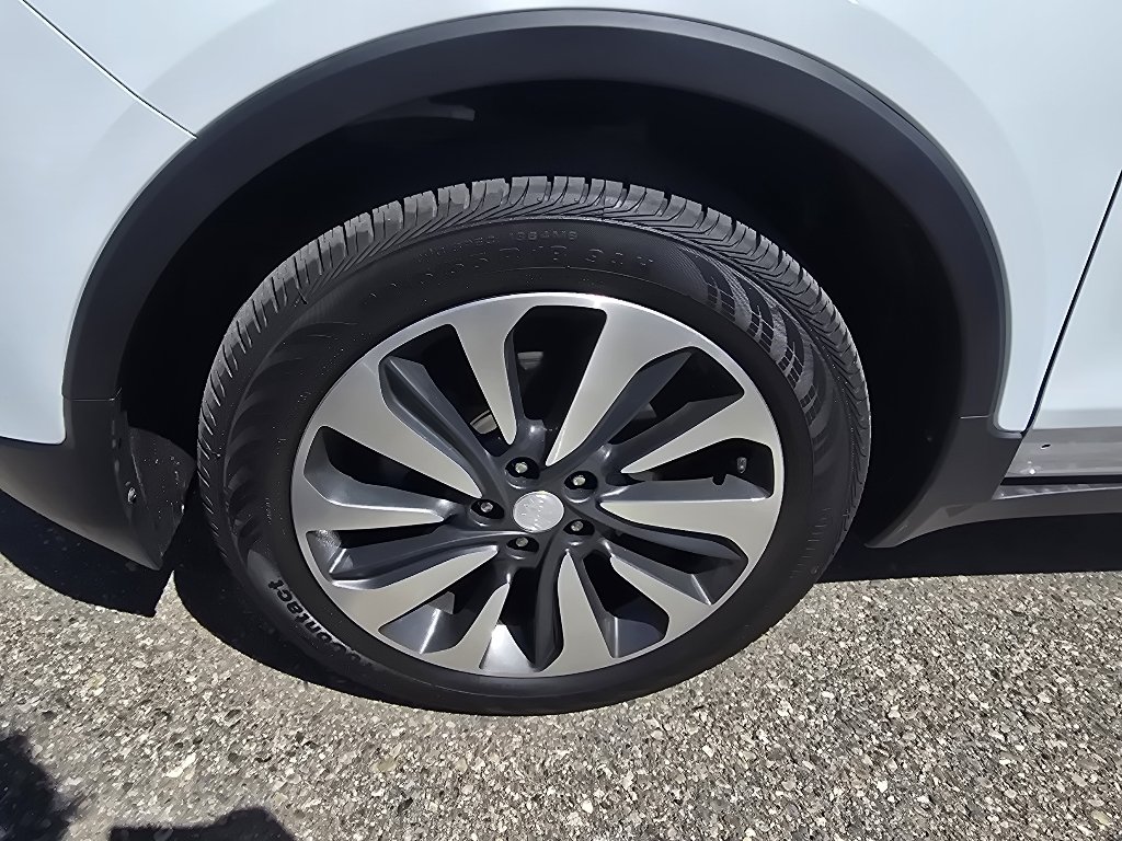 Used 2022 Summit White Buick Preferred image 10