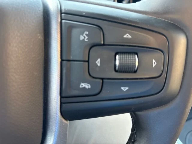 Used 2023 White GMC SLT image 9