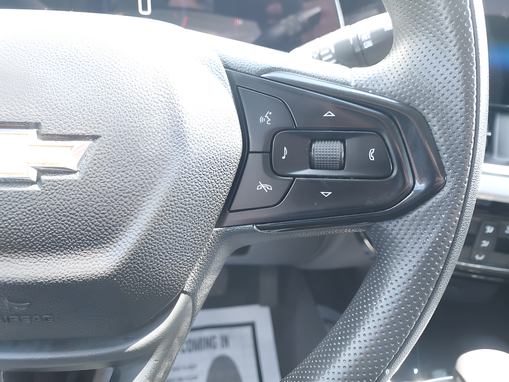 Used 2025 White Chevrolet LT image 12