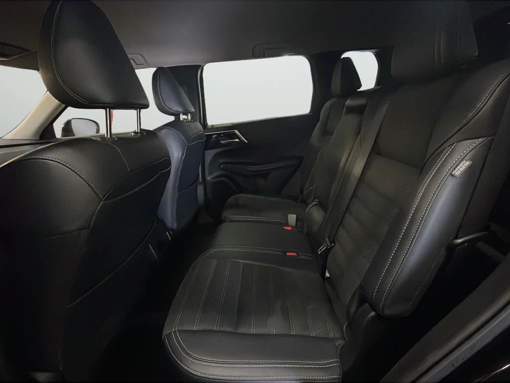 Used 2024 Black Mitsubishi SE image 27
