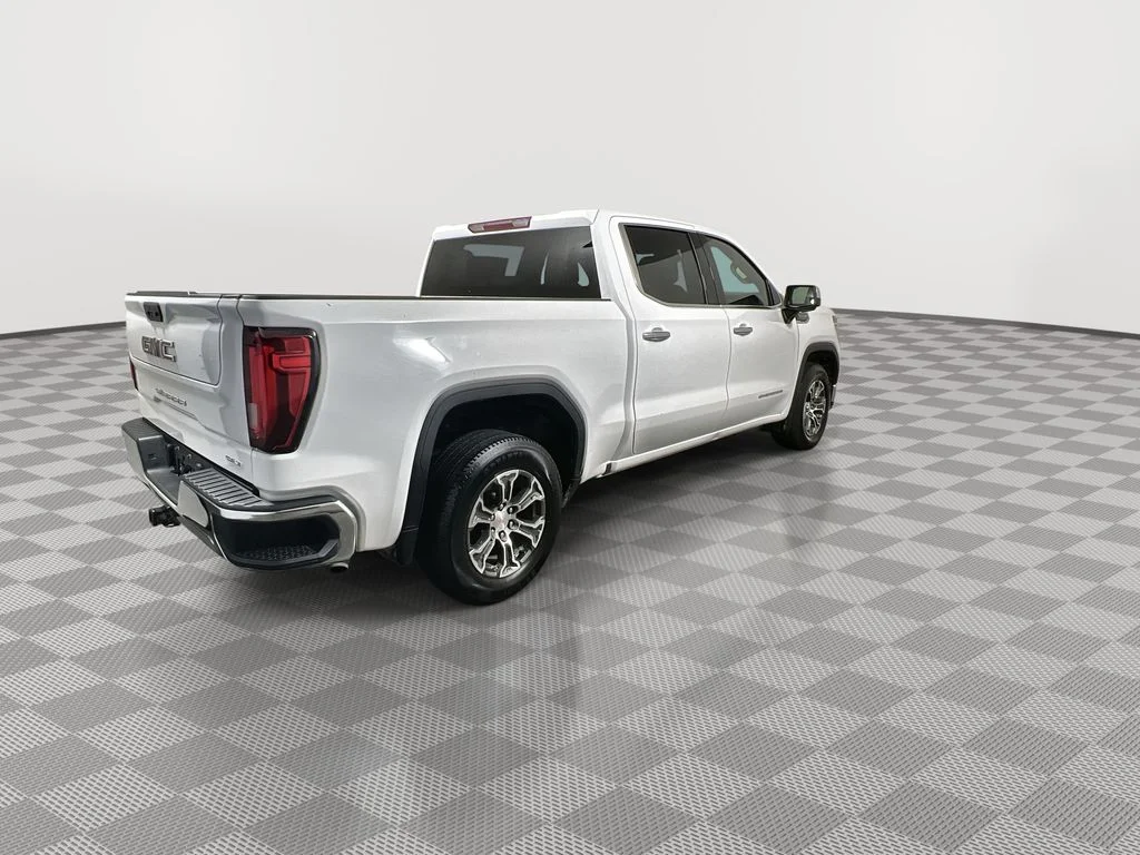 Used 2024 White GMC SLT image 8