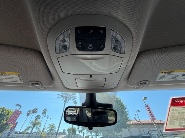 Used 2024 White Chrysler Select image 28