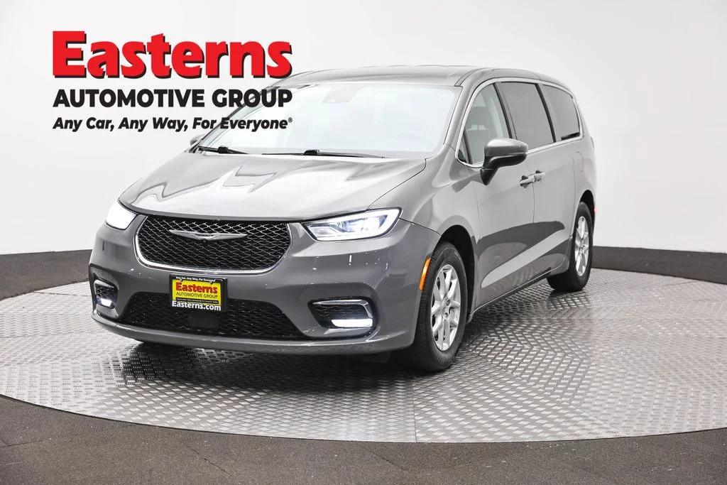 Used 2023 White Chrysler Touring L image 1