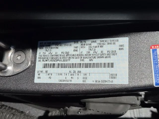 Used 2023 Gray Lincoln Grand Touring image 37