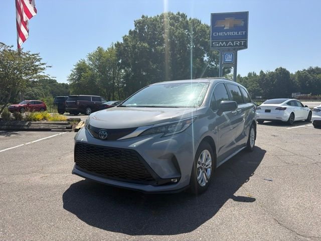 2023 Toyota Sienna XSE 7-Passenger Hybrid AWD's photo