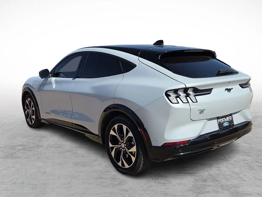 Used 2022 White Ford Premium image 7