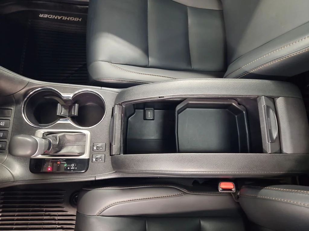 Certified Used 2019 Silver Toyota XLE image 25