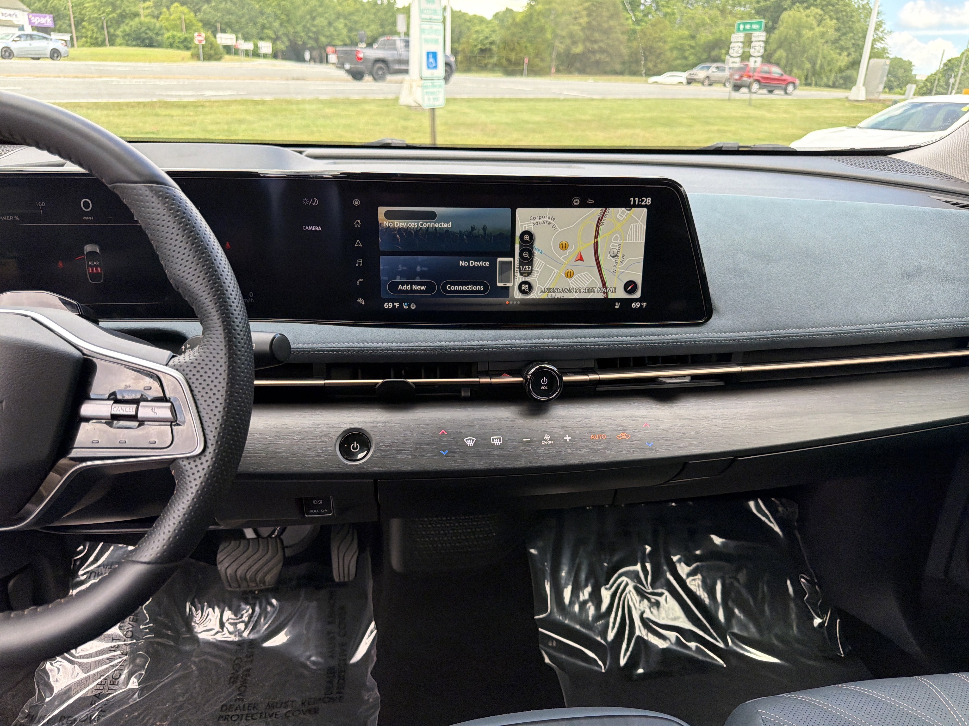 Used 2023  Nissan  image 12