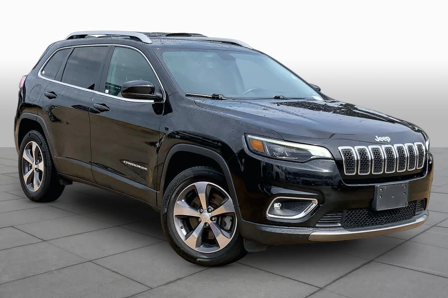 Used 2019 Diamond Black Crystal Pearlcoat Jeep Limited image 3