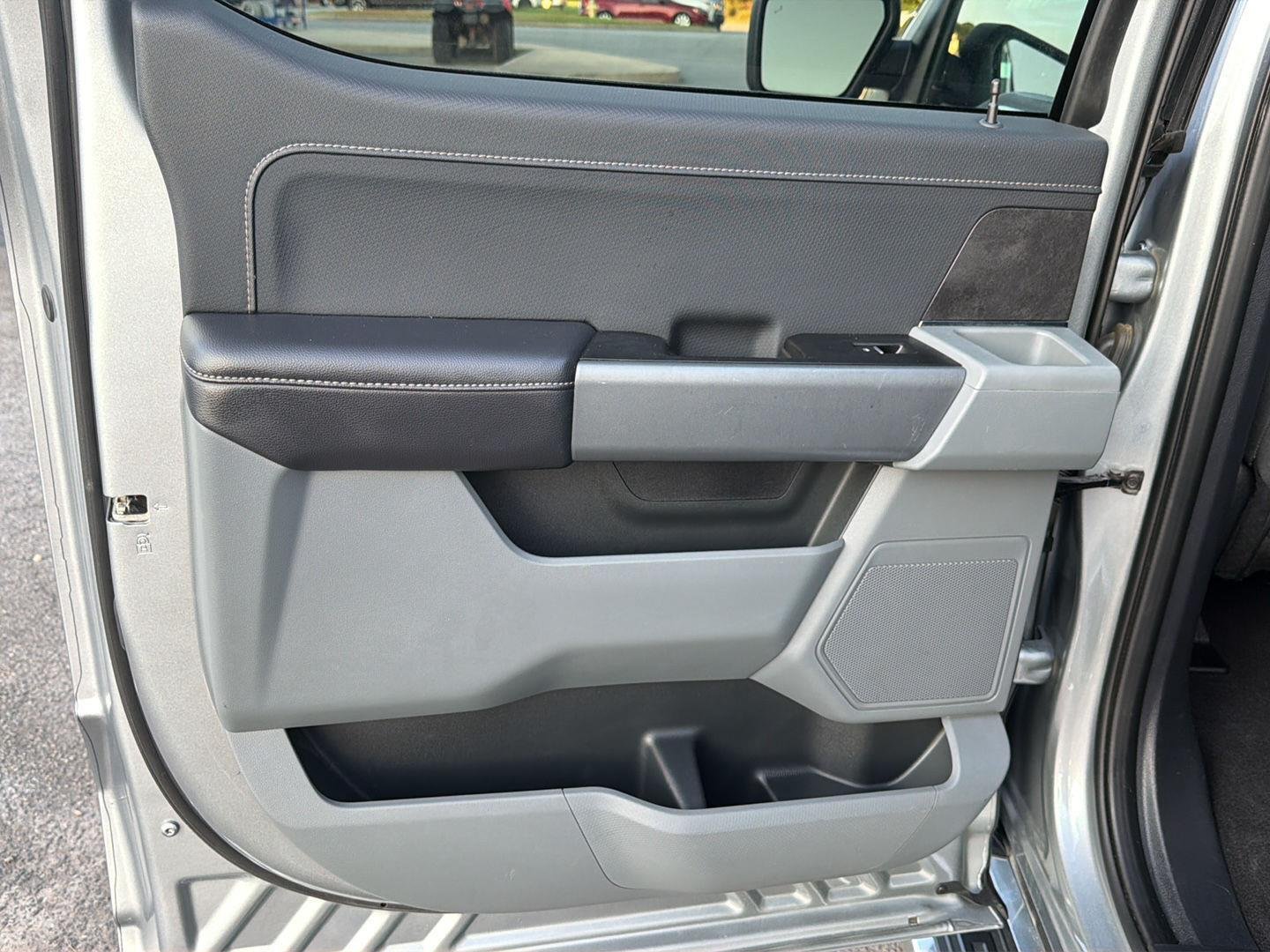 Used 2025 Iconic Silver Ford XLT image 17