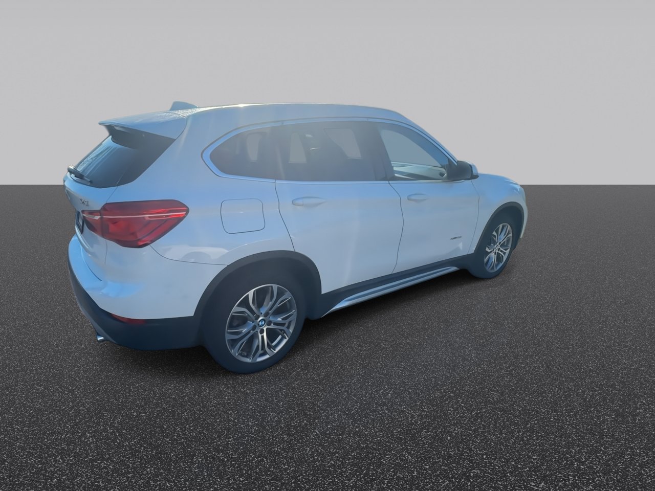 Used 2017 Alpine White BMW xDrive28i image 8