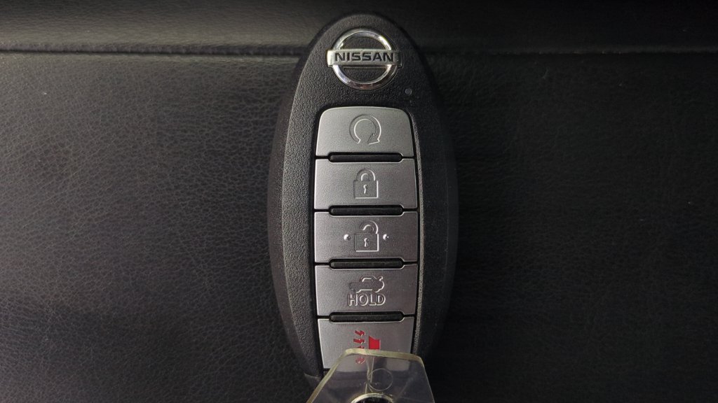 Used 2019 Blue Nissan 2.5 SL image 28