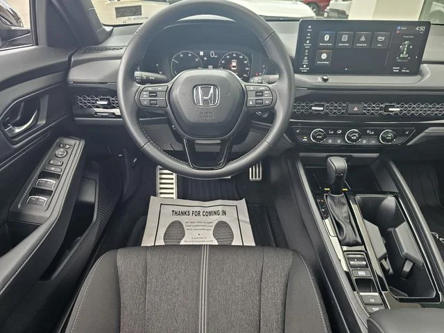 Used 2025  Honda Sport image 18