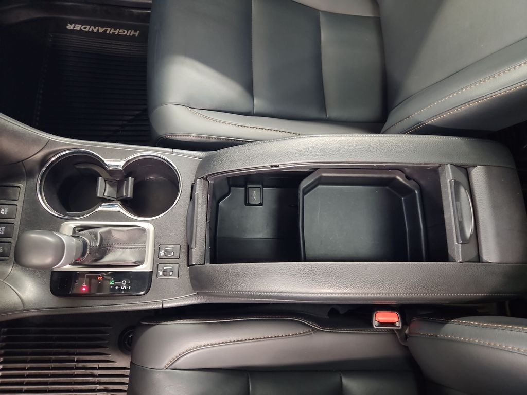 Used 2019 Silver Toyota XLE image 25