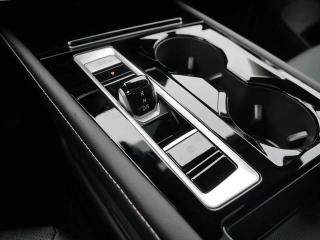 New 2026 White Volkswagen SE w/Technology image 11