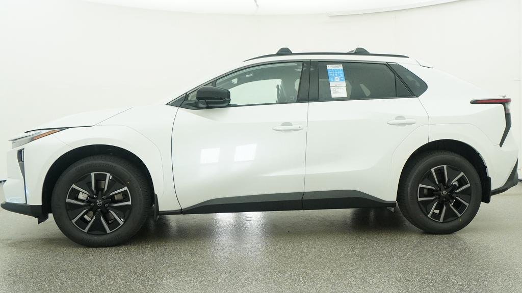 New 2026 Wind Chill Pearl Toyota XLE image 2