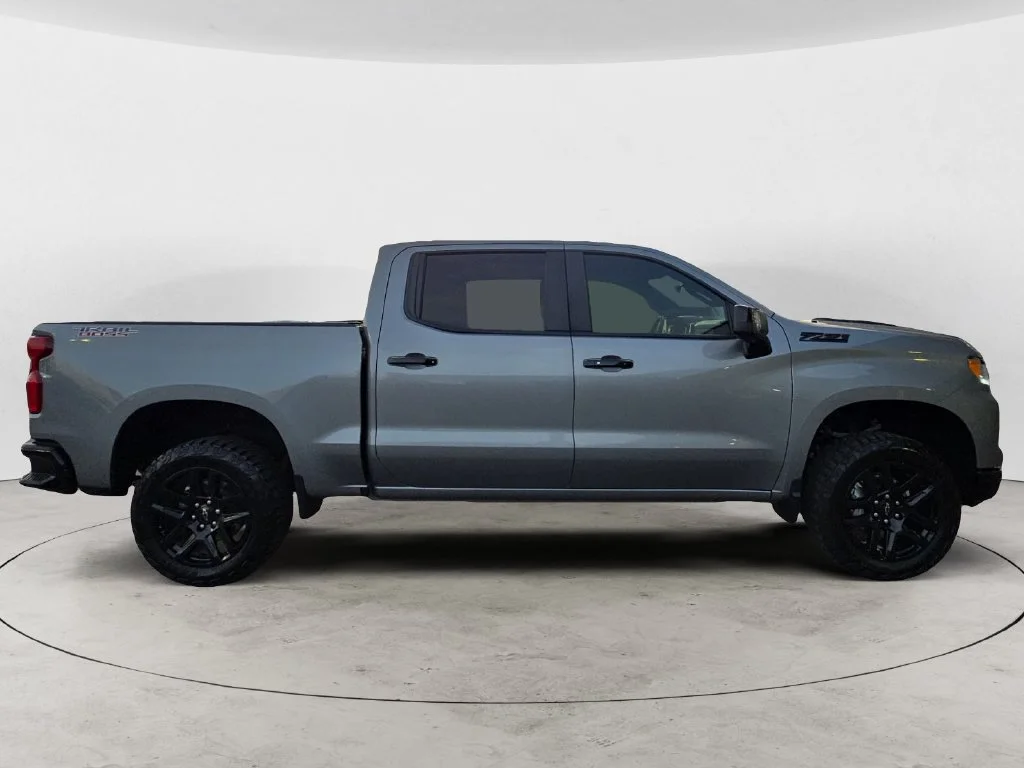 Used 2026 Sterling Gray Metallic Chevrolet LT Trail Boss image 7