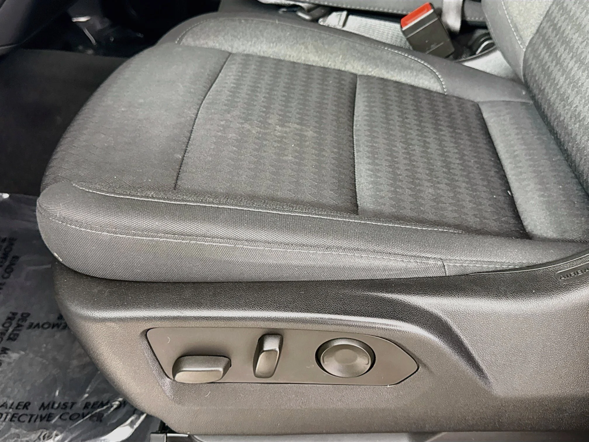 Used 2022 Silver Ice Metallic Chevrolet Custom image 22