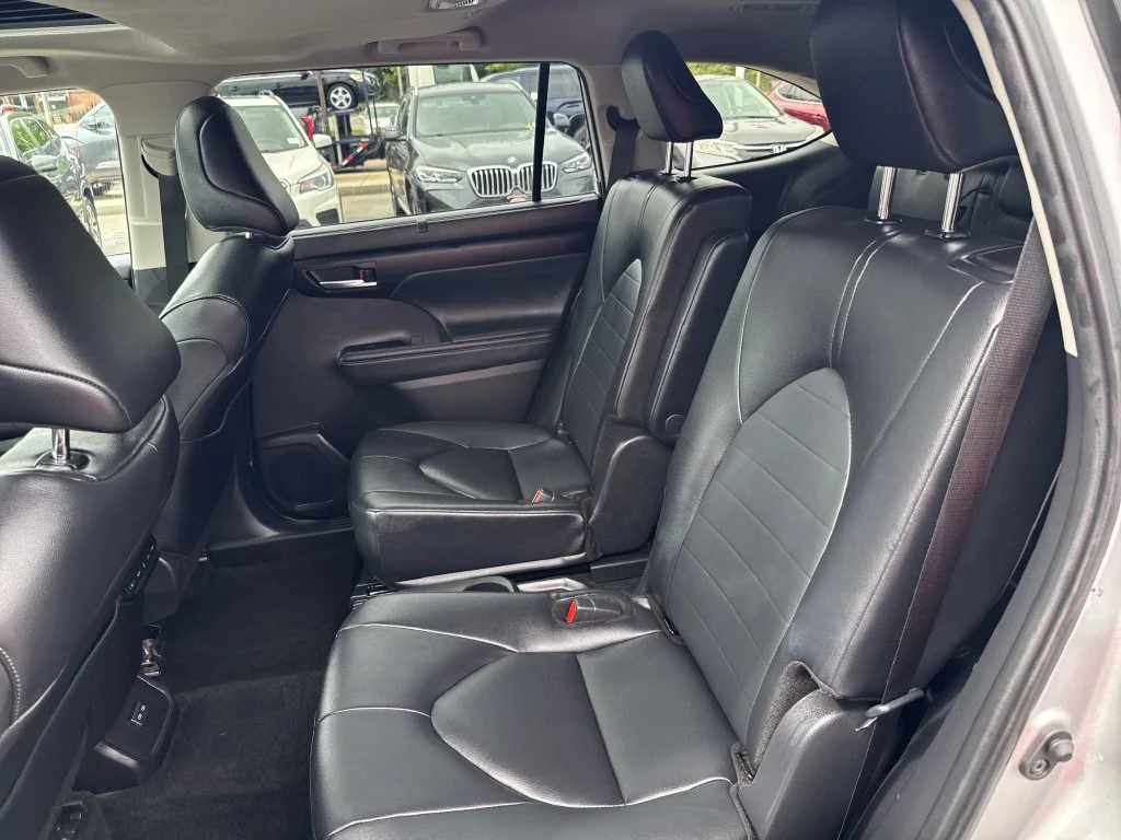 Used 2025 Silver Toyota XLE image 37