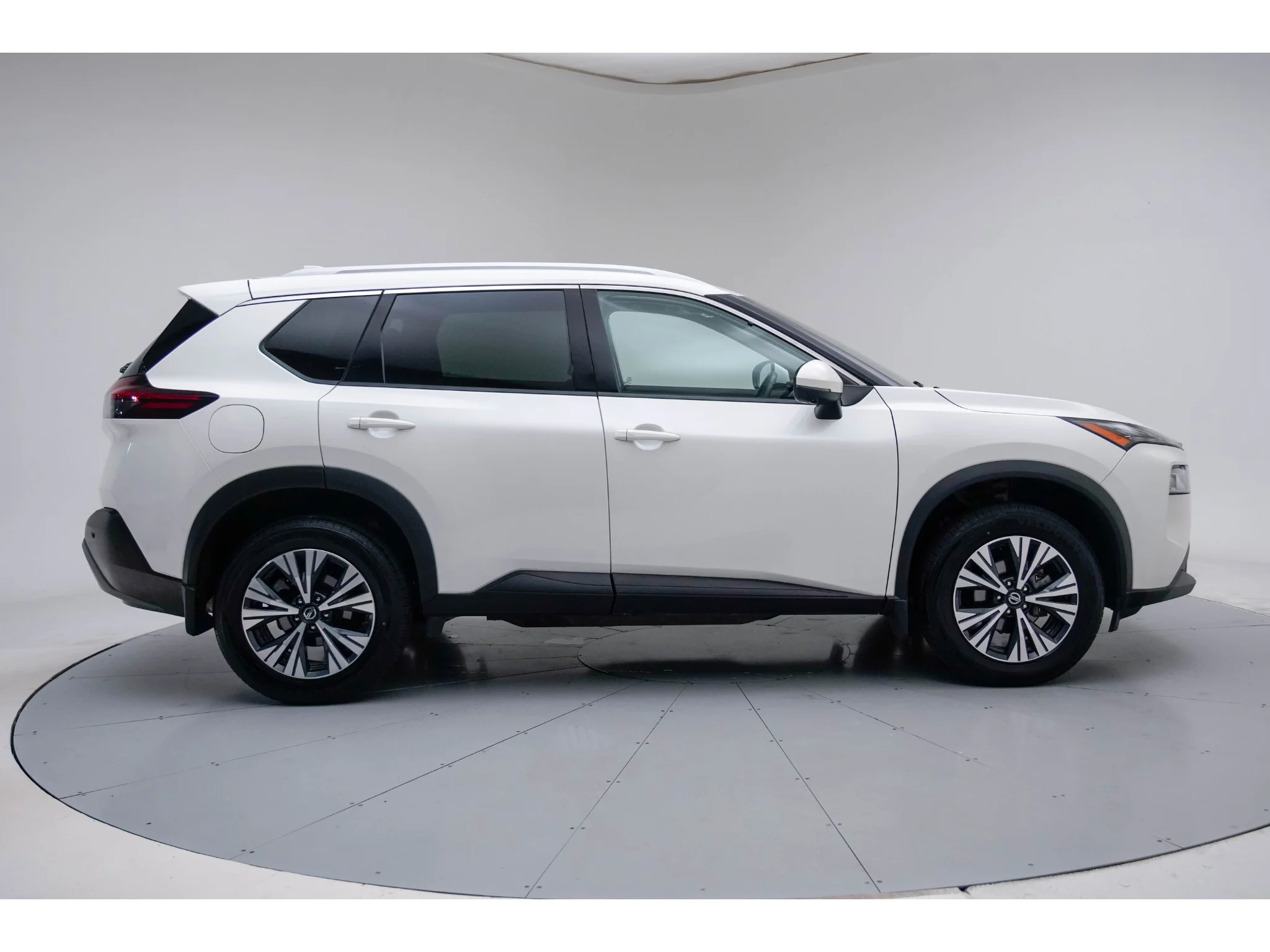 Used 2021 Pearl White Tricoat Nissan SV image 5