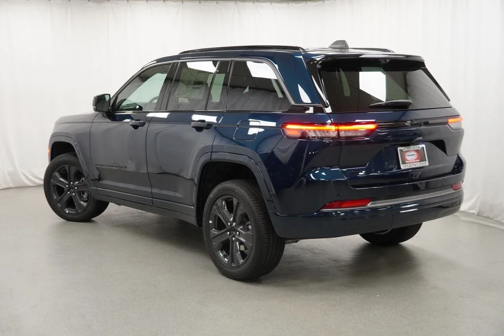 New 2027 Fathom Blue Pearl-Coat Paint Jeep Limited Reserve image 13