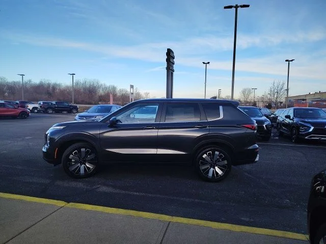 New 2026 Gray Mitsubishi SE image 4
