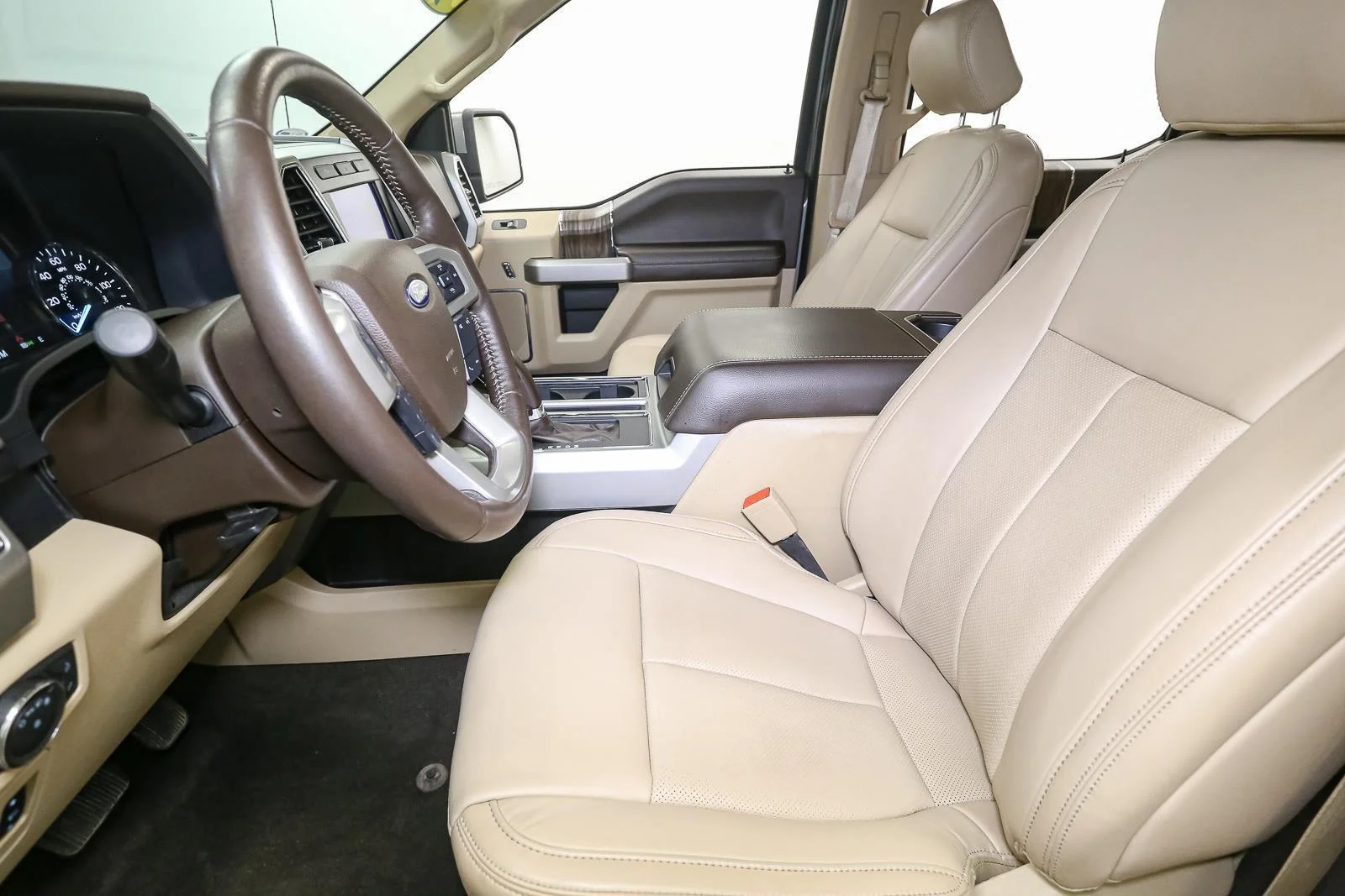 Used 2020 Silver Spruce Ford LARIAT image 43