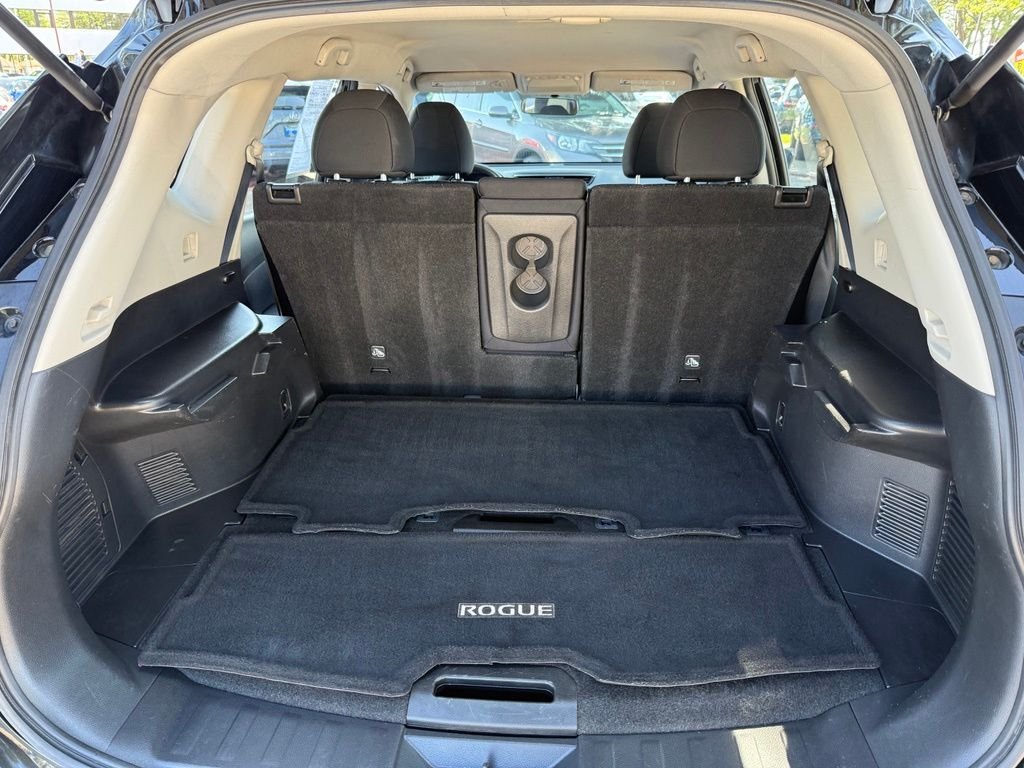 Used 2017 Magnetic Black Nissan S image 15