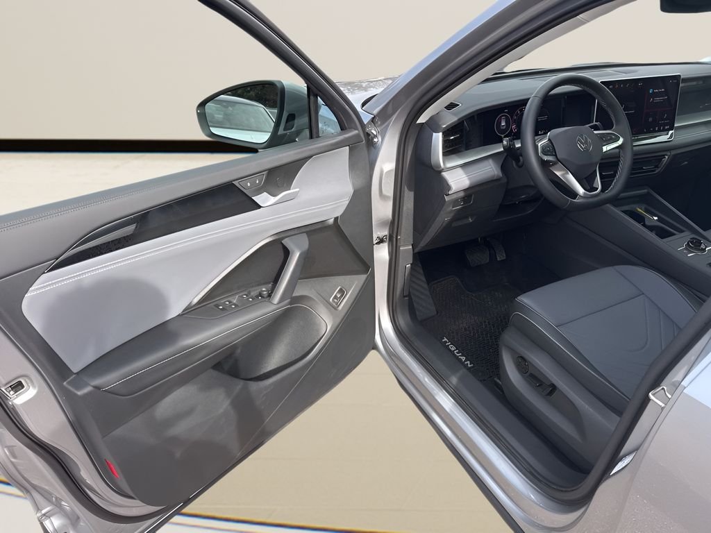 Used 2025 Silver Volkswagen 2.0T SE image 10