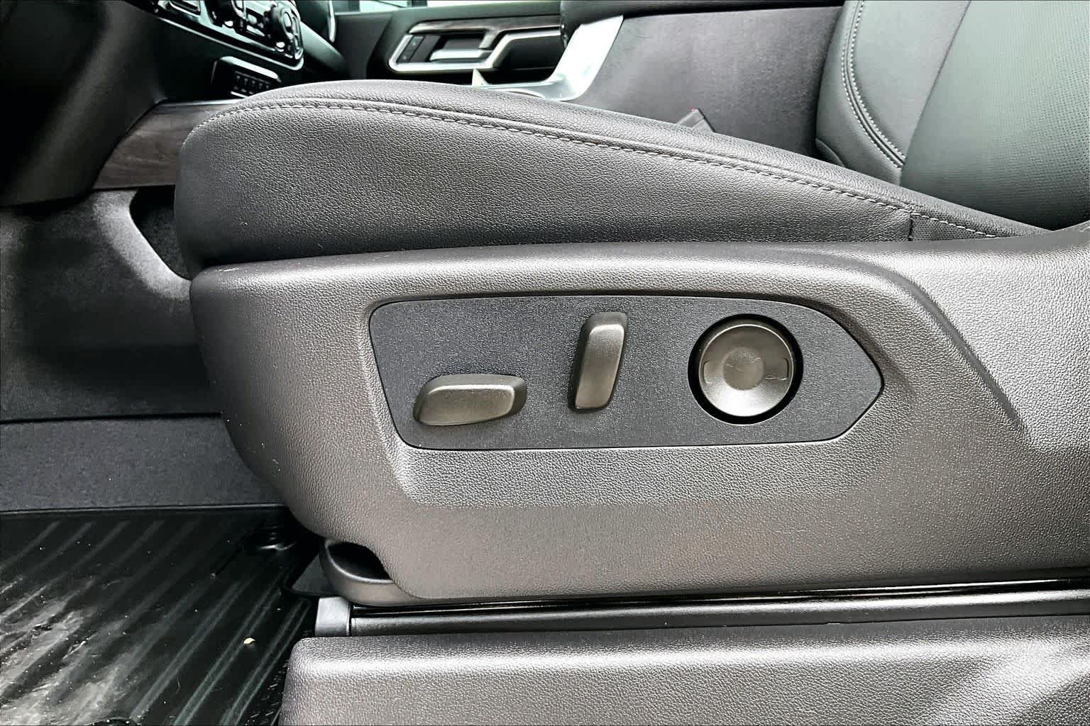 2026 Chevrolet Silverado 3500HD LTZ - Photo 32