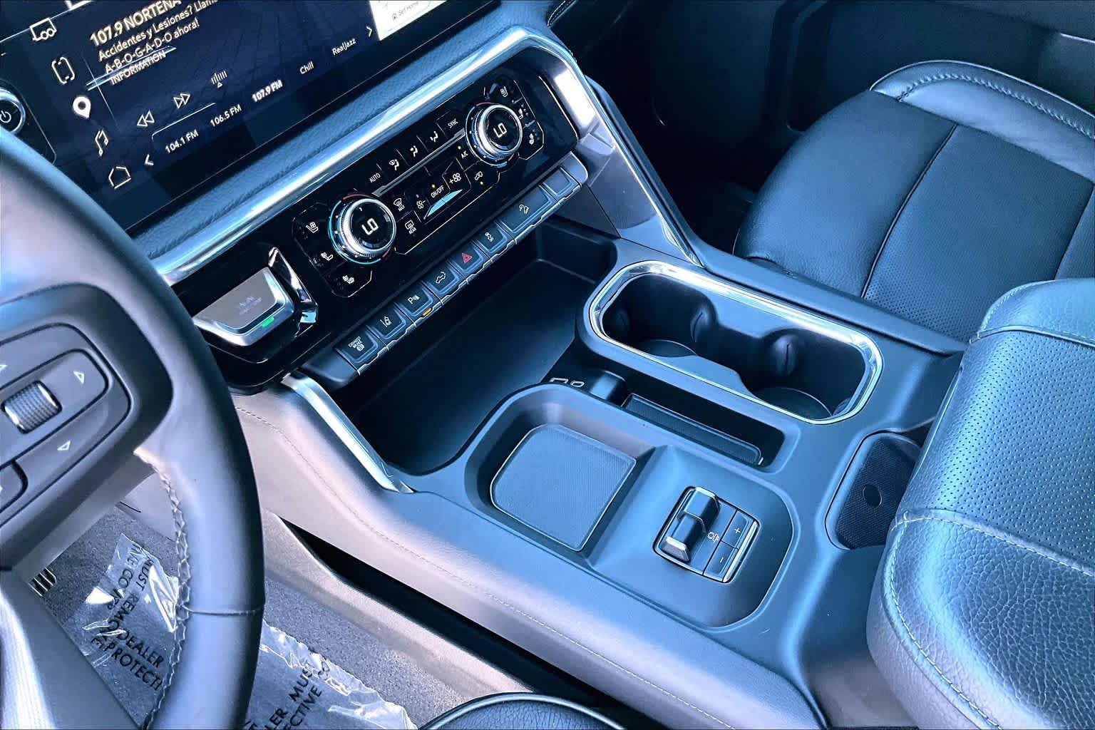 Used 2024 White Frost Tricoat GMC Denali image 15