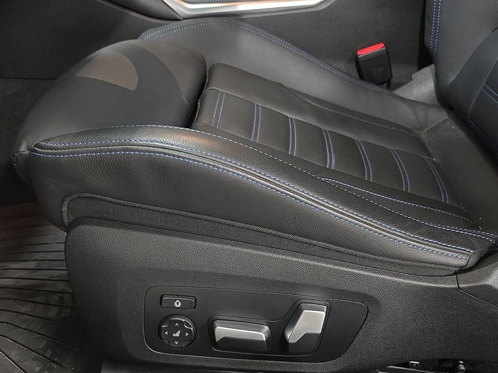 Used 2024 Alpine White BMW  image 28