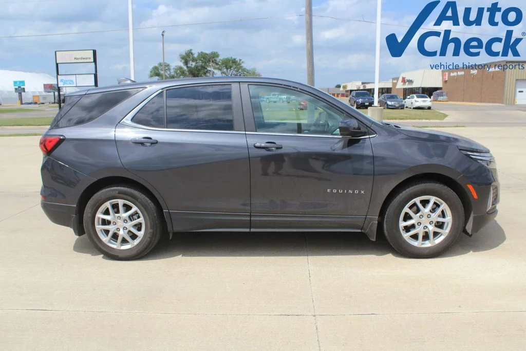 Used 2022 Chevrolet Equinox LT with VIN 3GNAXKEV5NS229751 for sale in Storm Lake, IA