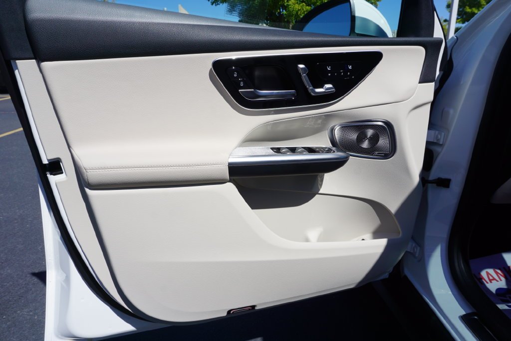 Used 2026 Polar White Mercedes-Benz GLC 300 image 21