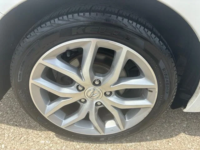 Certified Used 2019 Platinum White Pearl Acura Base image 10