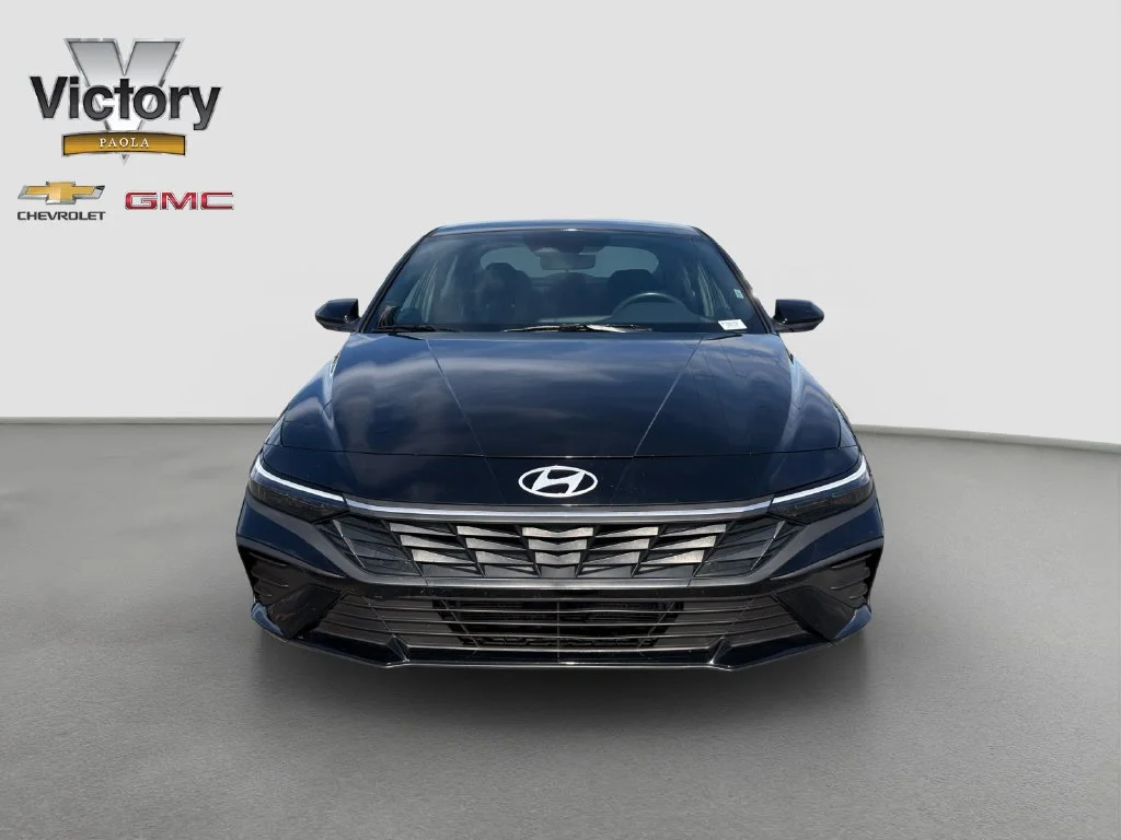 Used 2025 Hyundai Elantra Blue with VIN KMHLM4DJ8SU166169 for sale in Kansas City