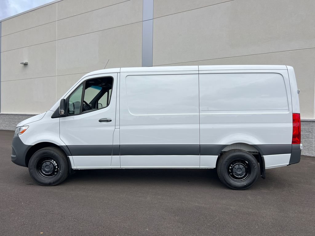 New 2026 Arctic+White Mercedes-Benz Cargo 144 WB image 4