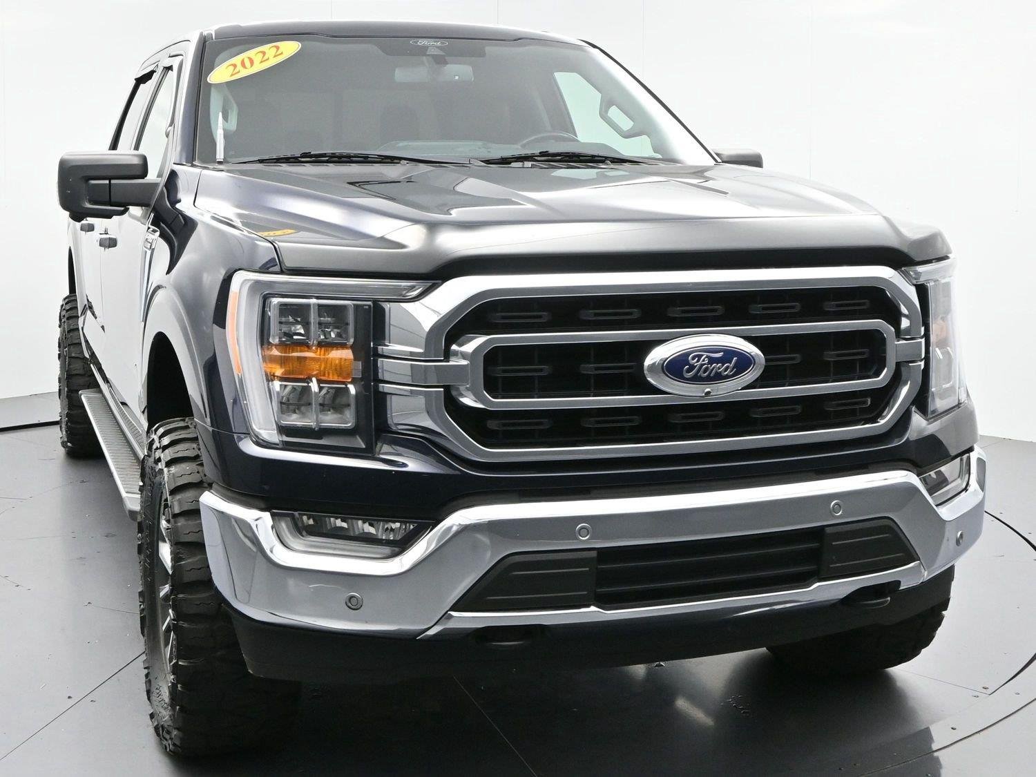 Used 2022 Antimatter Blue Ford XLT image 2