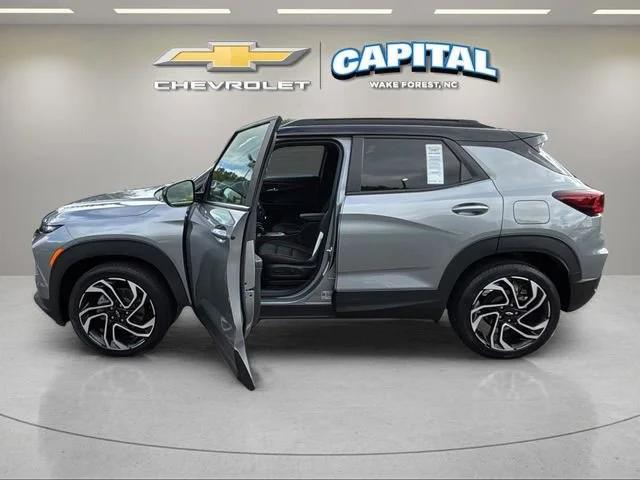 Used 2025 Sterling Gray Metallic Chevrolet RS image 9