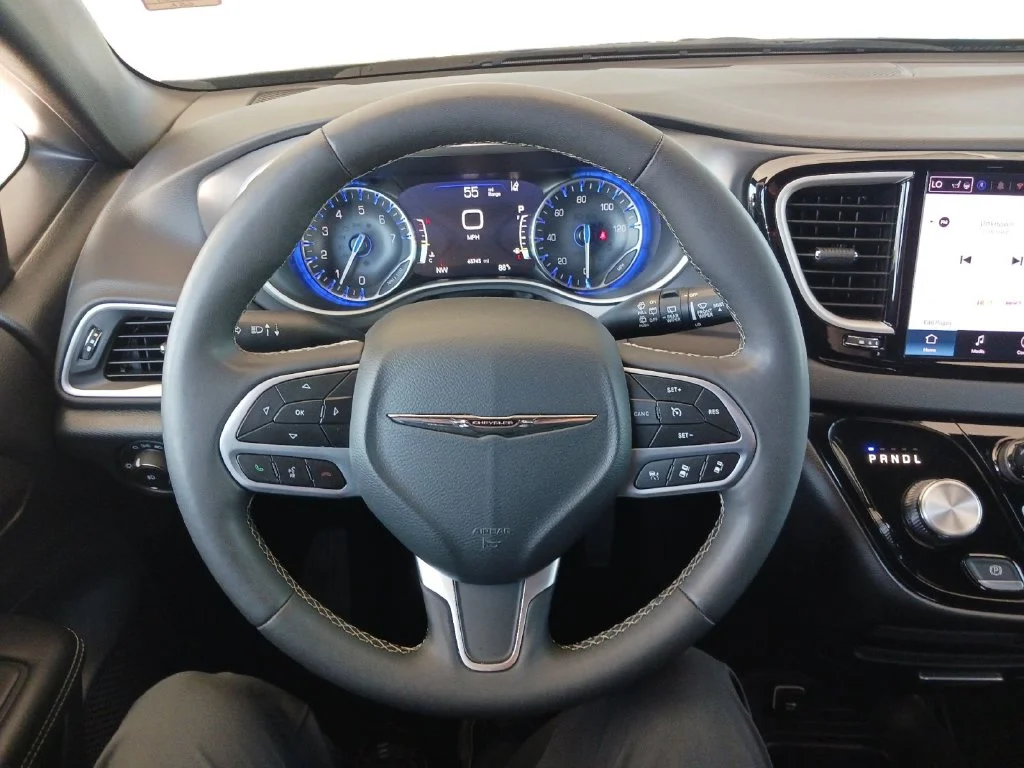 Used 2025 Blue Chrysler Select image 17